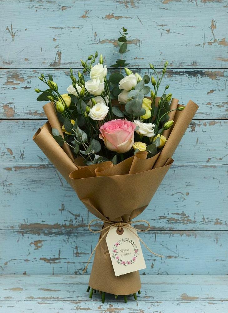 Букет цветов из: Розы и Лизиантусы в Ивановском Ставропольского края