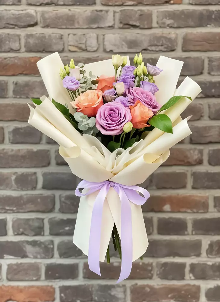 Букет цветов из: Лизиантусы и Розы в Ивановском Ставропольского края