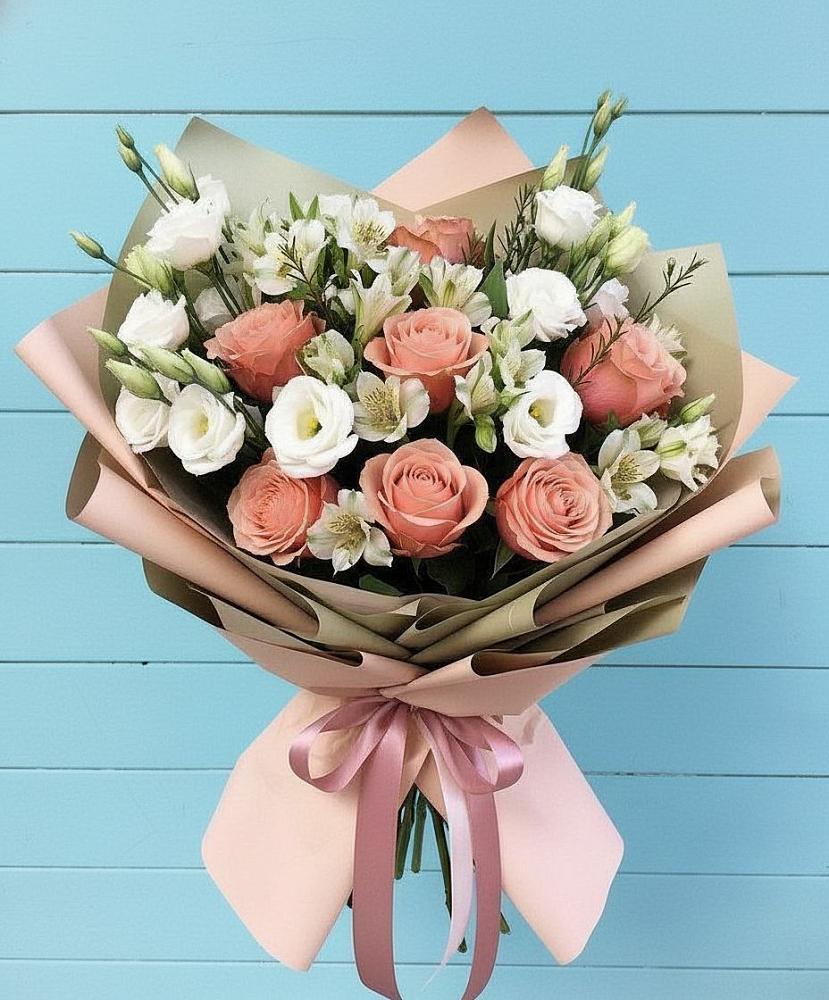 Букет цветов из: Розы, Альстромерии и Лизиантусы в Ивановском Ставропольского края