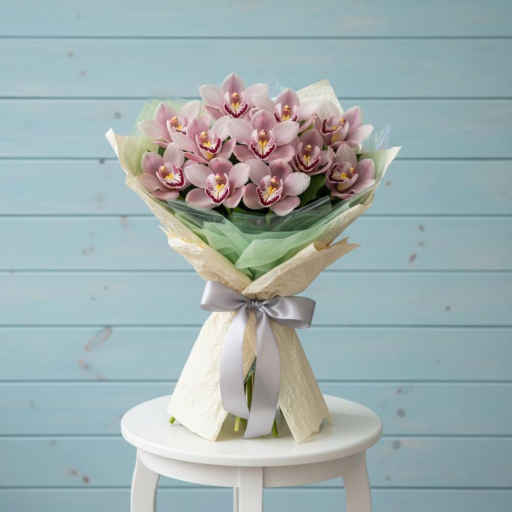 Букет цветов из: Орхидеи и Розы в Ивановском Ставропольского края