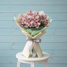 Букет цветов из:  Орхидеи и Розы в Ивановском Ставропольского края