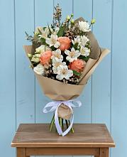 Букет цветов из:  Альстромерии, Лизиантусы, Розы и Хризантемы в Ивановском Ставропольского края