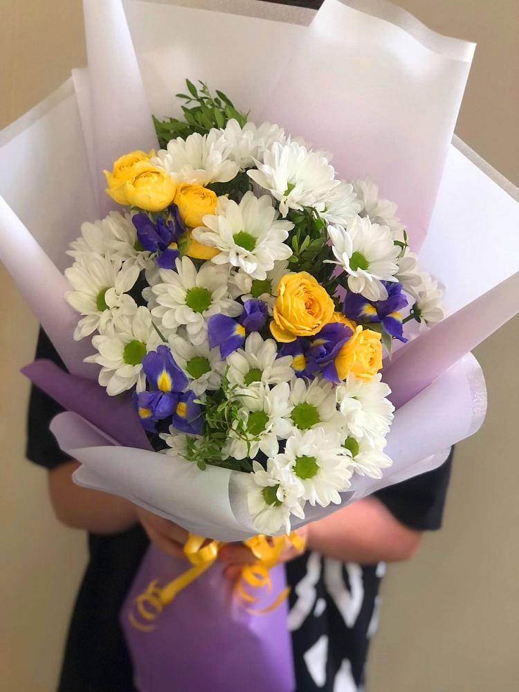 Букет цветов из: Ирисы, Хризантемы и Розы в Ивановском Ставропольского края
