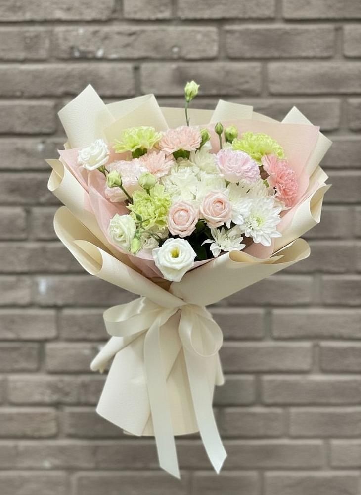 Букет цветов из: Гвоздики, Розы, Лизиантусы и Хризантемы в Ивановском Ставропольского края