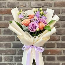 Букет цветов из:  Лизиантусы и Розы в Ивановском Ставропольского края