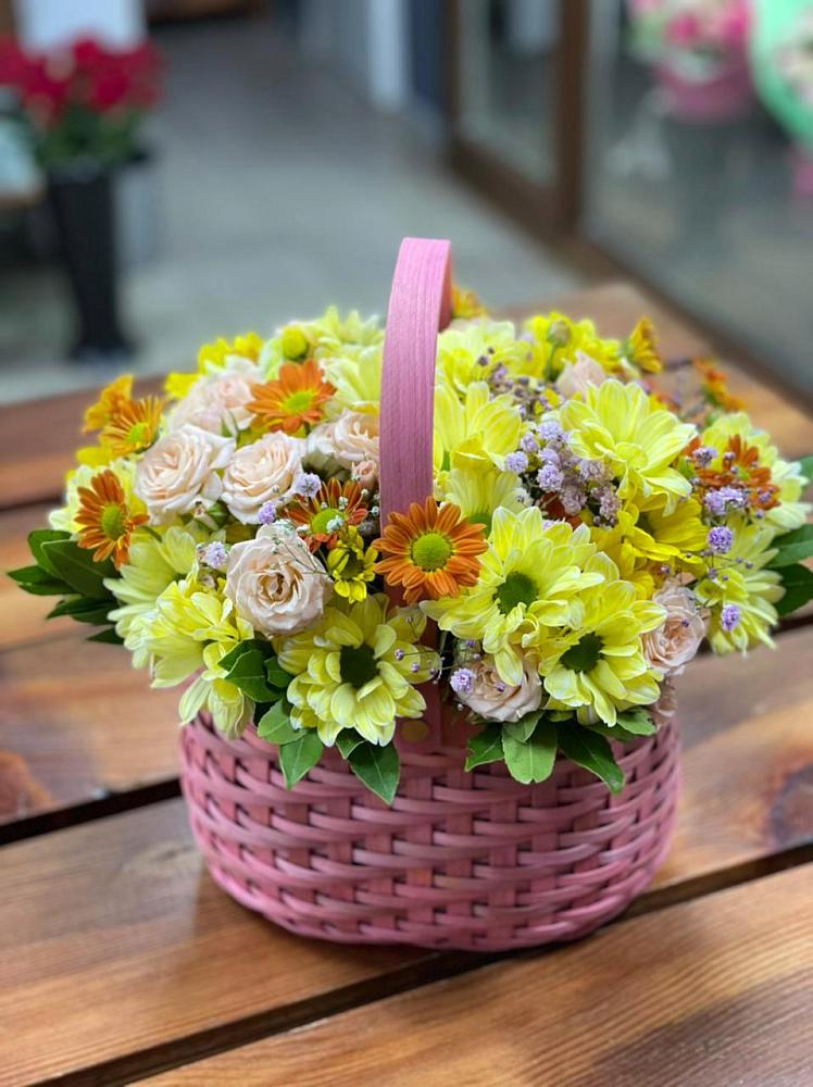 Цветочная композиция из Хризантемы и Розы в корзине в Ивановском Ставропольского края