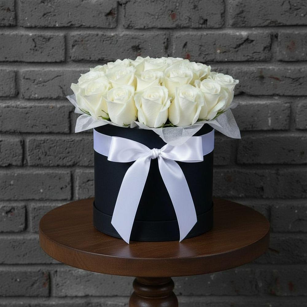 Цветочная композиция из Розы в шляпной коробке в Ивановском Ставропольского края