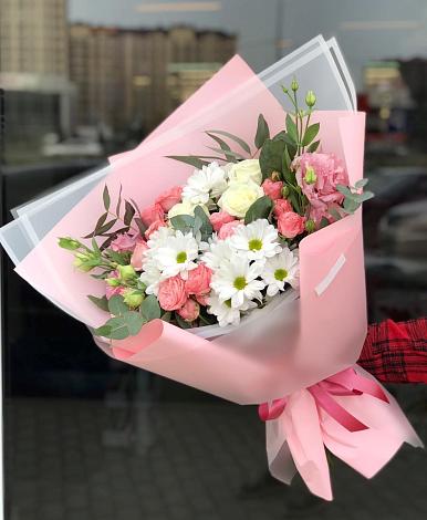 Букет цветов из: Розы, Лизиантусы и Хризантемы в Ивановском Ставропольского края
